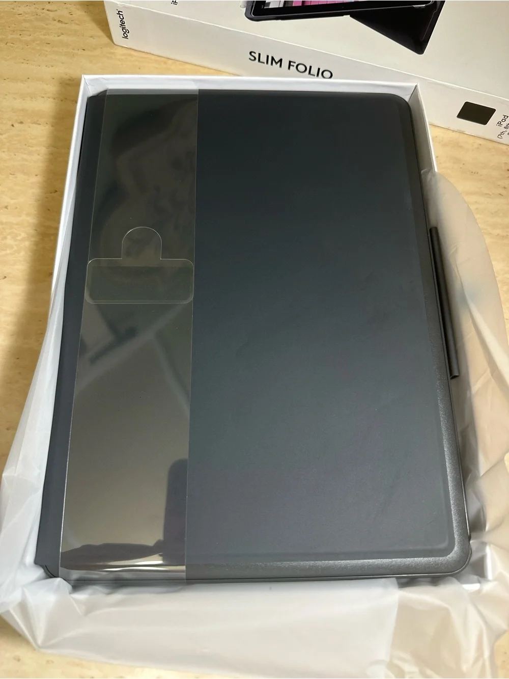 Logitech Slim Folio Keyboard Case for iPad 7th, 8th & 9th Gen (920-009473) NEW